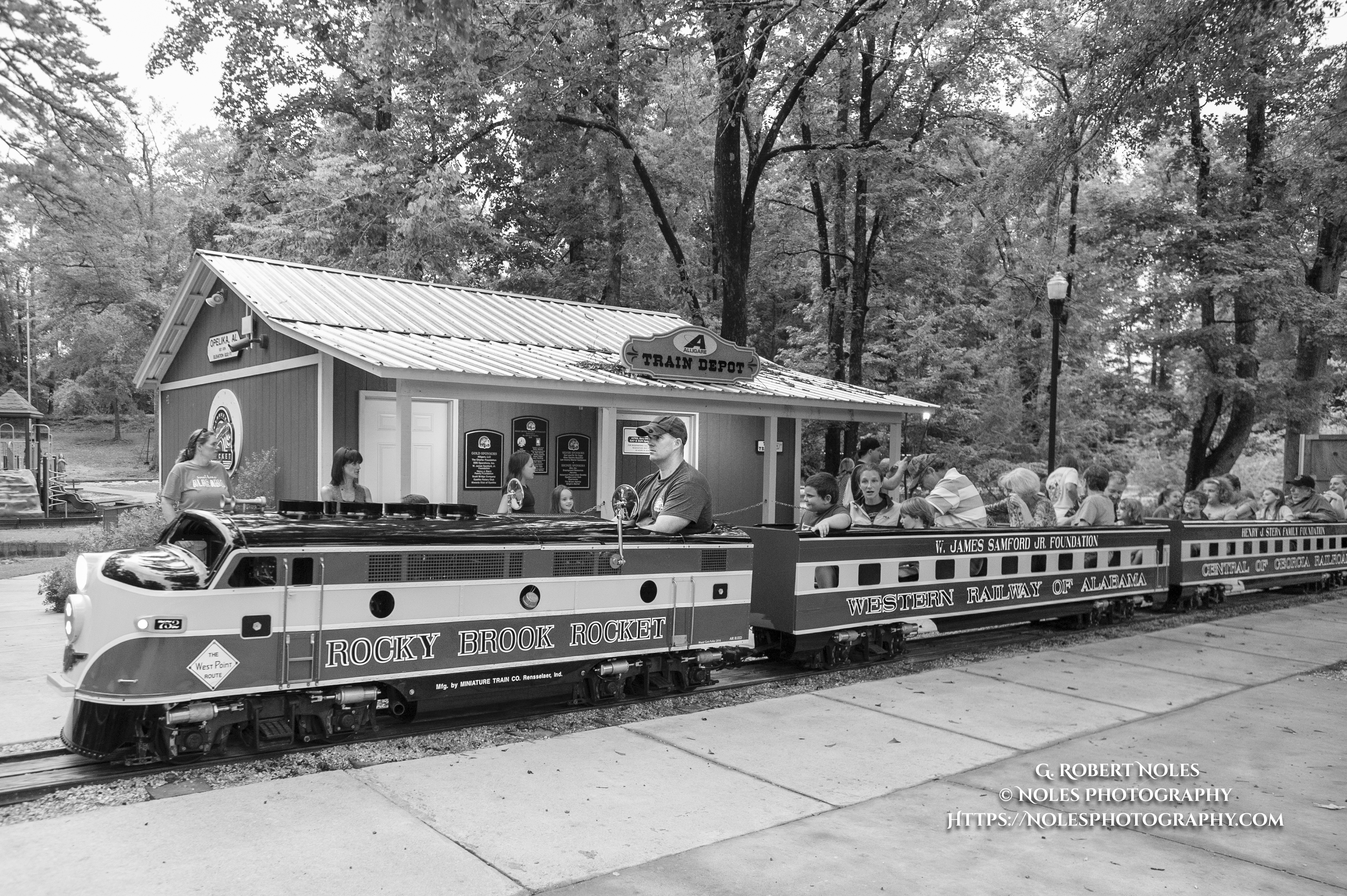 RocketBrook-Rocket-Summer-Swing-BW-24997