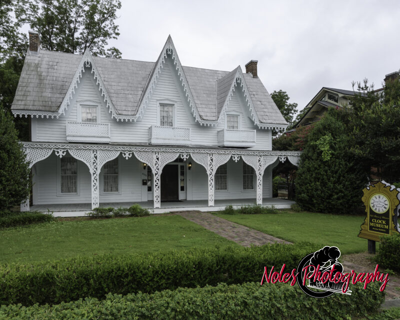 12-The-Gingerbread-House-6942