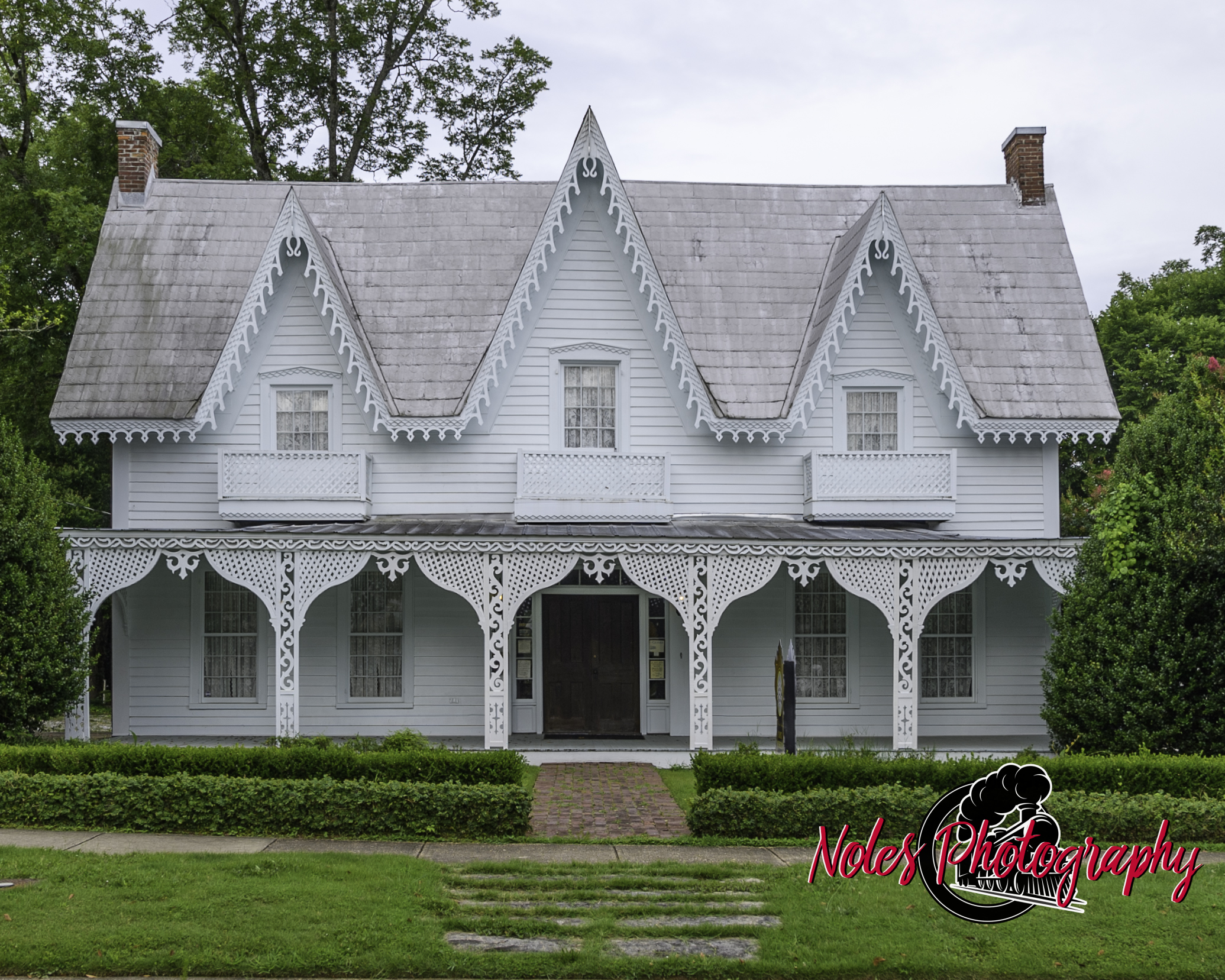 12-The-Gingerbread-House-6949