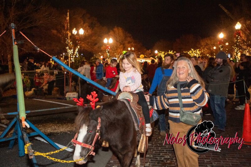 2023-CHristmas-in-A-Railroad-Town-RN-2652