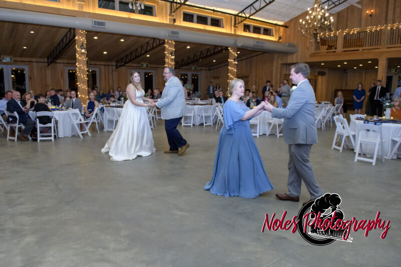 Boone-Odom-Wedding-Reception_NP19572