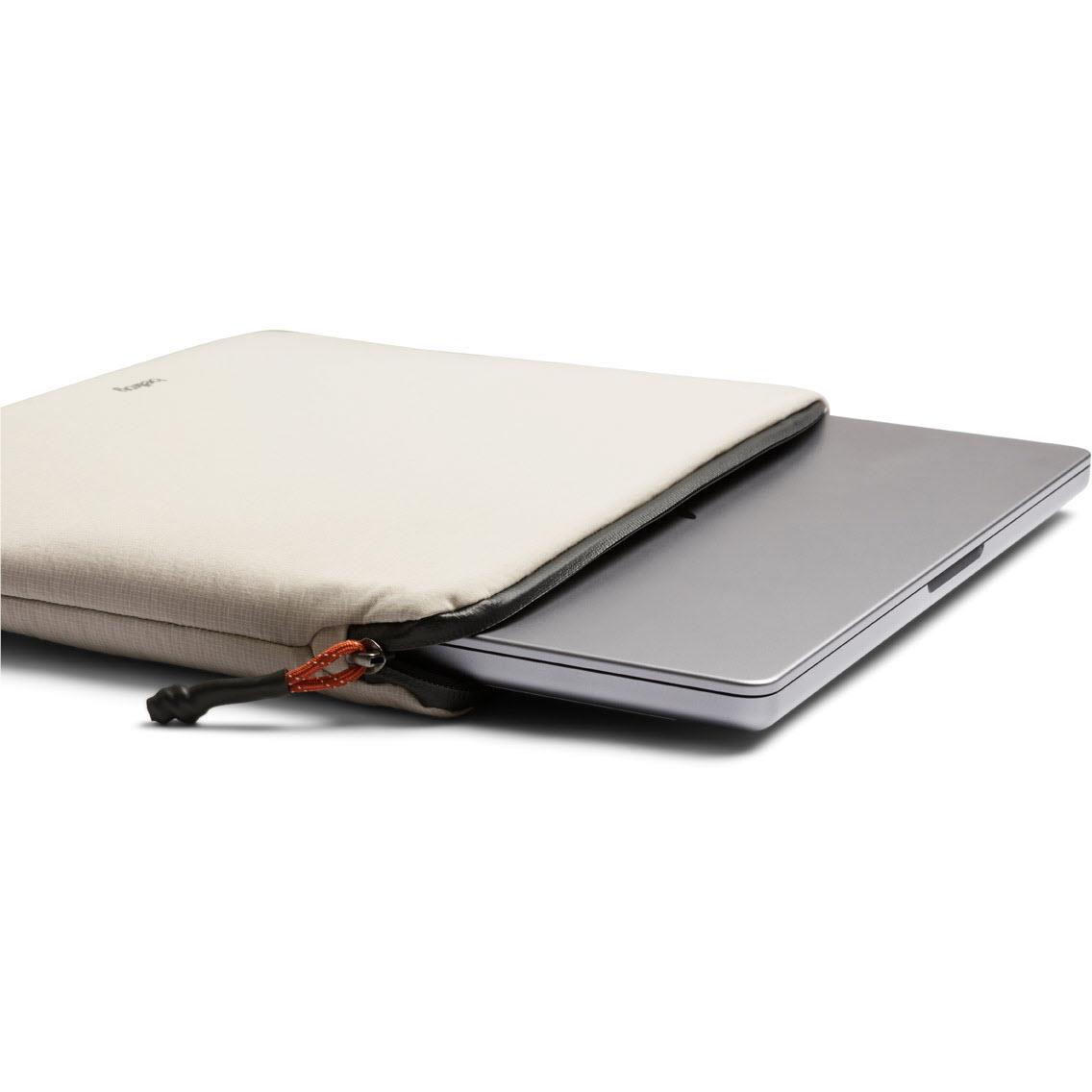 Bellroy Laptop Sleeve（14インチのMacbook Pro、耐水性のあるリサイクル素材、マグネット式開閉） - Blac Bellroy Laptop Sleeve（14インチのMacbook Pro、耐水性のある
