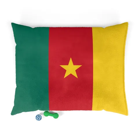 Cameroon Green Red Yellow Star Pet Bed — front view