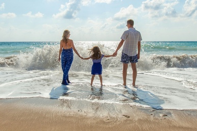 The Family Investment Guide: Quality Products That Nurture Growth and Connection