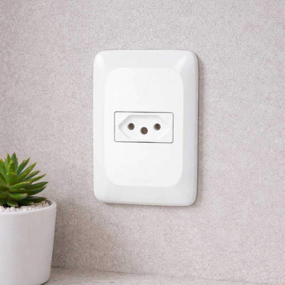 Conjunto Pial Pop 4X2 Branco com Placa 1 Tomada 10A LGX030