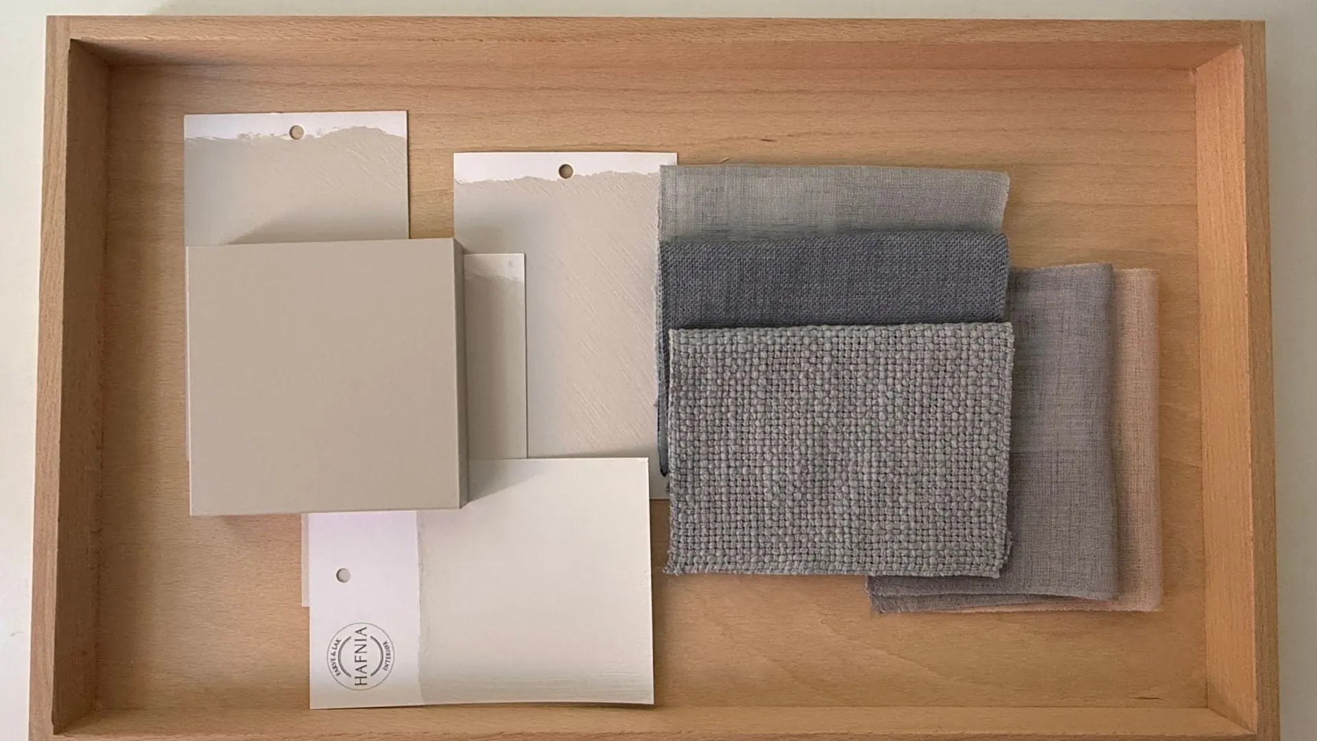 Material- und Farbmuster für ein minimalistisches Interior-Design-Konzept