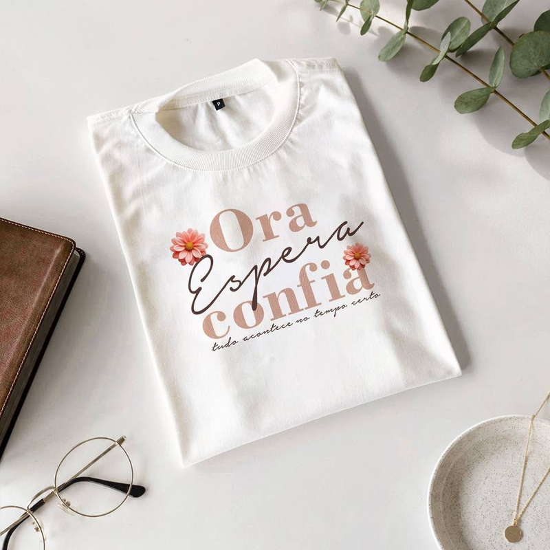 TSHIRT FEMININA -ORA ESPERA CONFIA -COR MARFIM TAM M