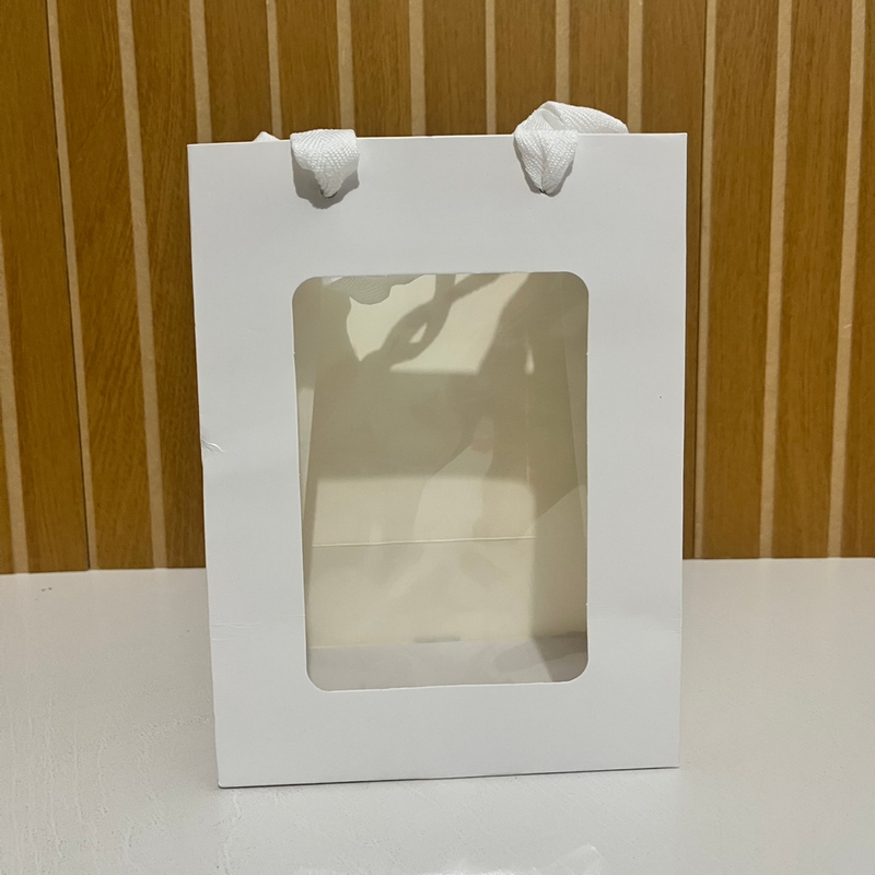 Sacola Presente Visor Branca P (inclui laço e Papel Seda)