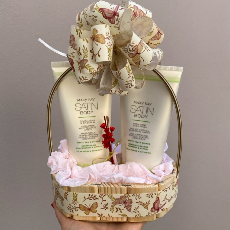 Cesta Com Esfoliante E Sabonete Líquido Corporal Mary Kay