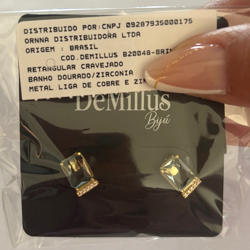 Brinco Retangular Cravejado Zircônia Dourada