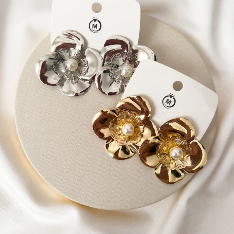 Brinco Flor Grande Folheado (dourado)
