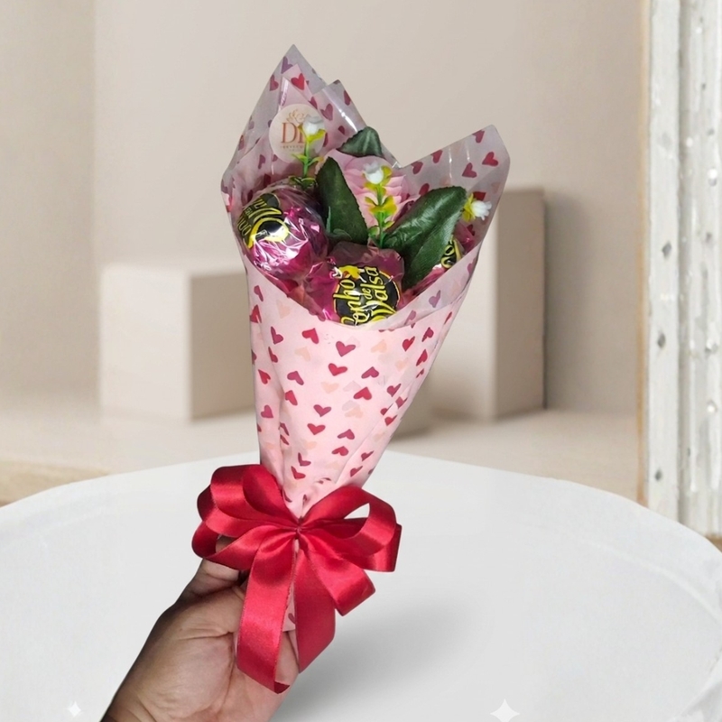 BUQUE COM 06 BOMBONS E 1 FLOR ARTIFICIAL