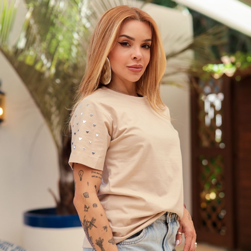 Tshirt Corações Mangas Aplicação G
