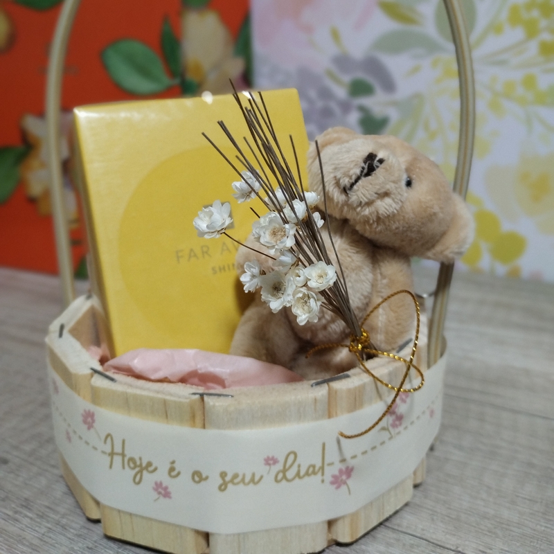 Cesta Personalizada Perfume Far Away