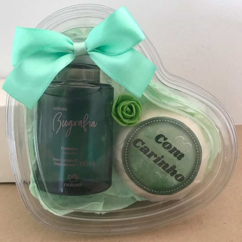 Presente: refil desodorante Biografia fem + 01 barra de sabonete Chá de camomila e lavanda 90g