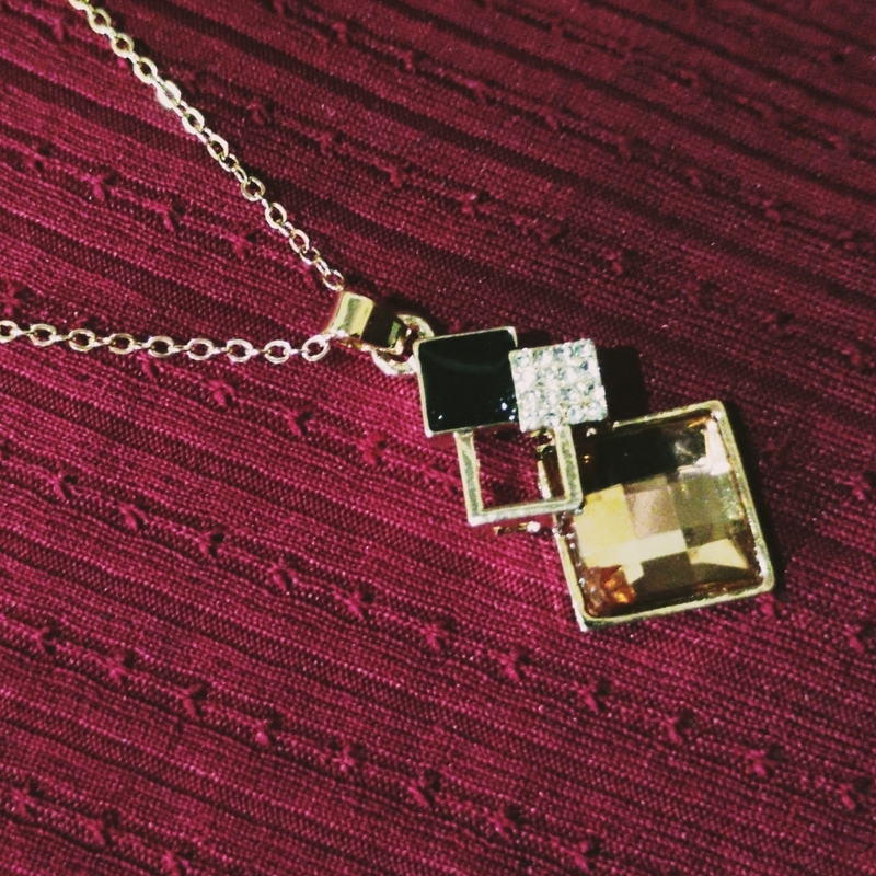 Colar Triangular