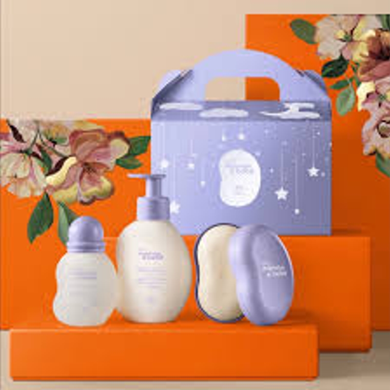 Kit Natura Mamãe e Bebê Relaxante - 1 Água de Colônia 100ml, 1 Hidratante 200ml e 1 Sabonete em Barra com Saboneteira