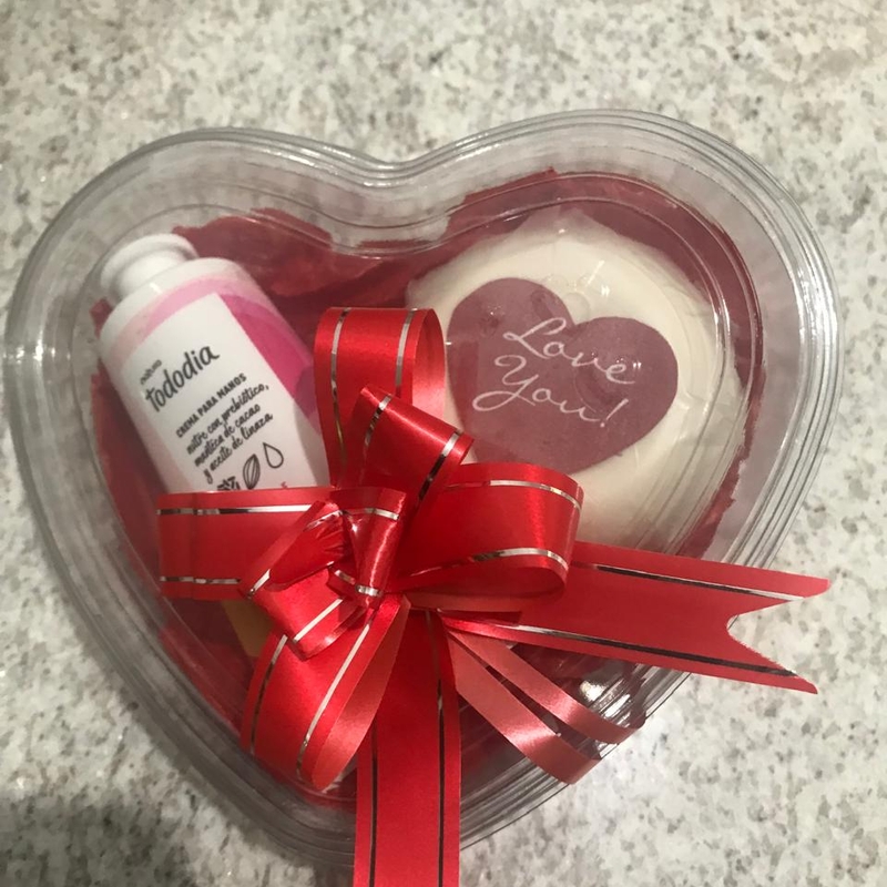 Presente creme para as mãos acerola e hibisco + sabonete chá de camomila e lavanda 90 g