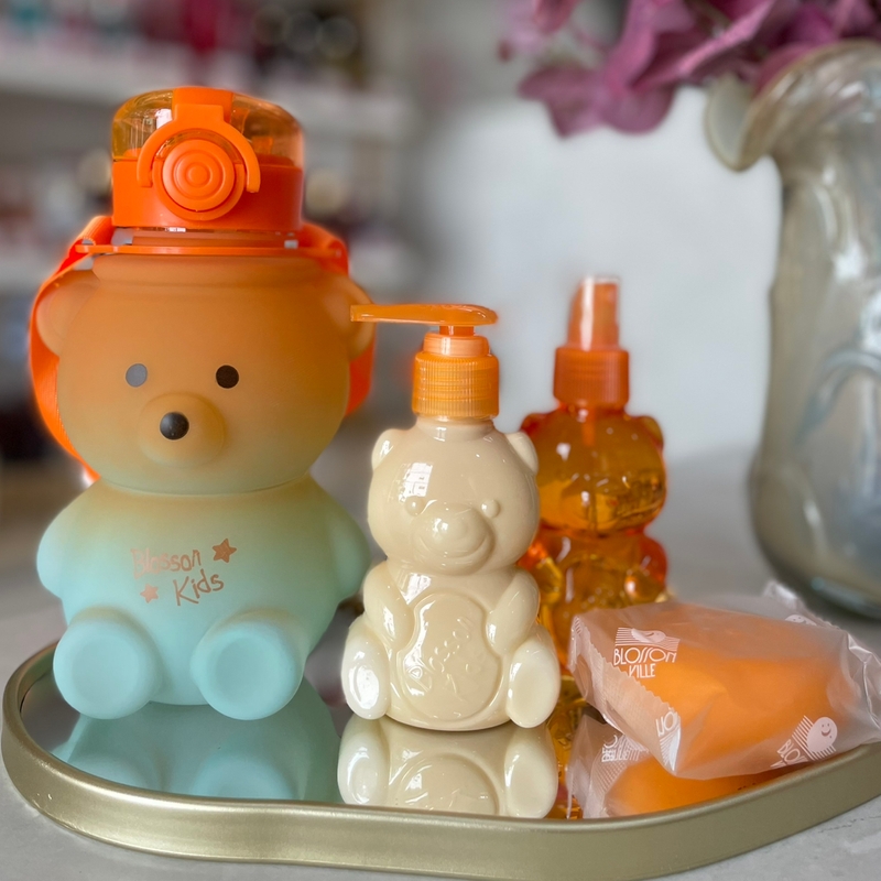 Blosson Kids: Garrafa + Colonia 120ml + Creme para pentear 110ml + Sab em barra