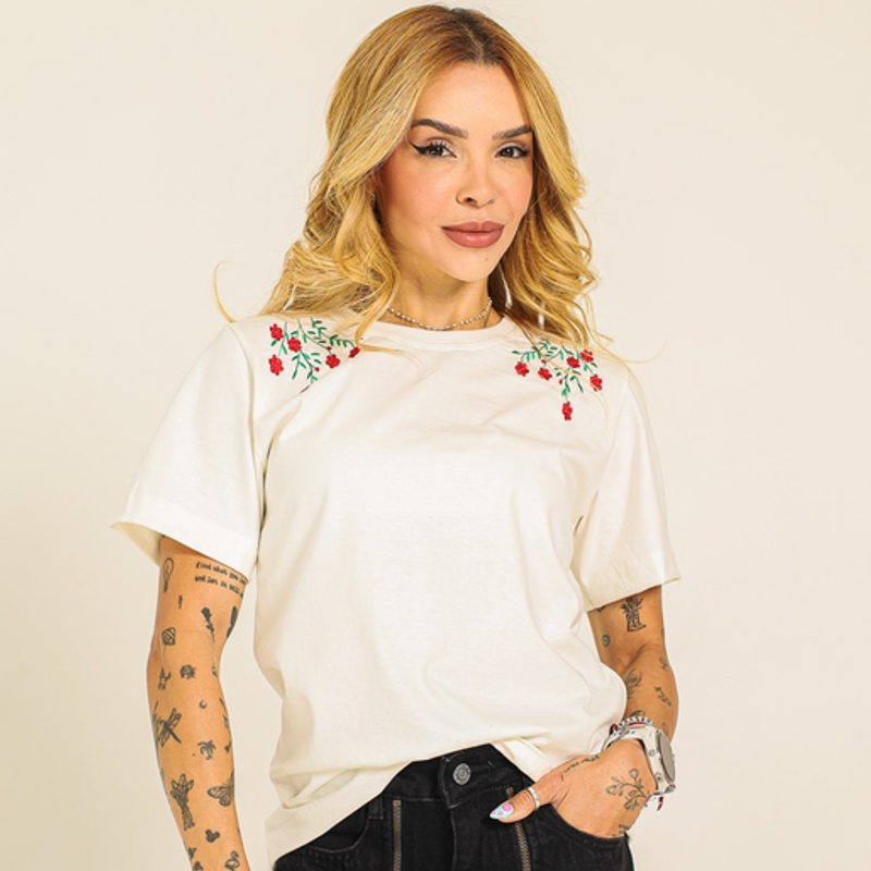 Tshirt Bordada Ramo de Flores Vermelhas G