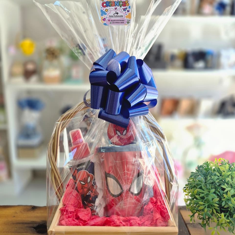 Presente Cesta Homem-Aranha Colônia 150 ml e Copo com Pin 280ml