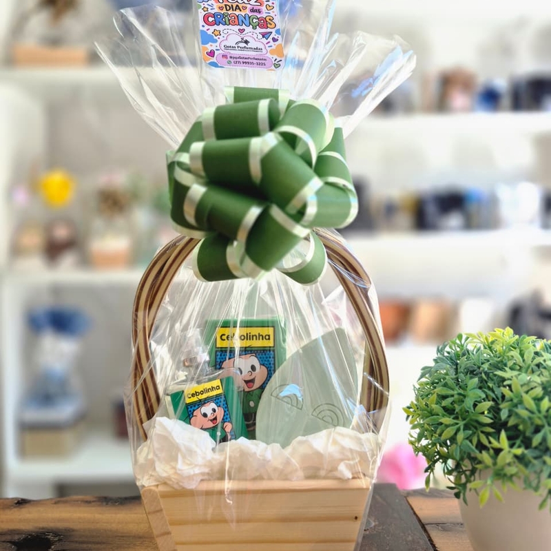 Presente Cesta Cebolinha Perfume Colônia e Sabonete Folhinha Naturé