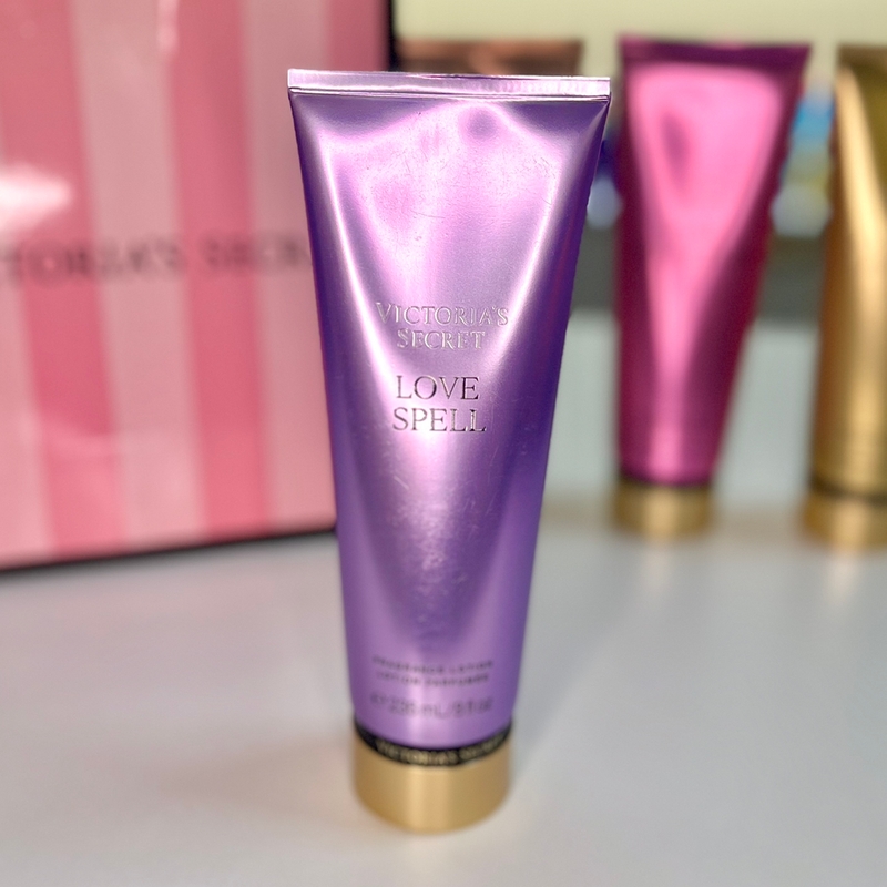 Loção Hidratante Perfumada Love Spell Victoria’s Secret 236ml