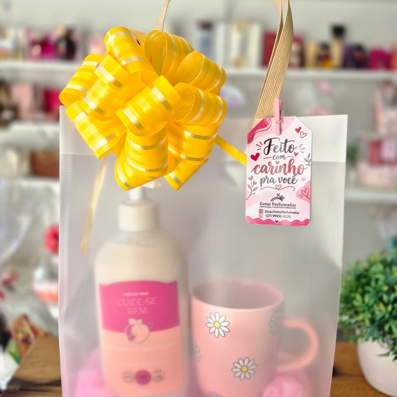 Presente Bolsinha Cuide-se Bem Loção Hidratante Doçura Na Pessegura 400Ml e Caneca Grande Flor