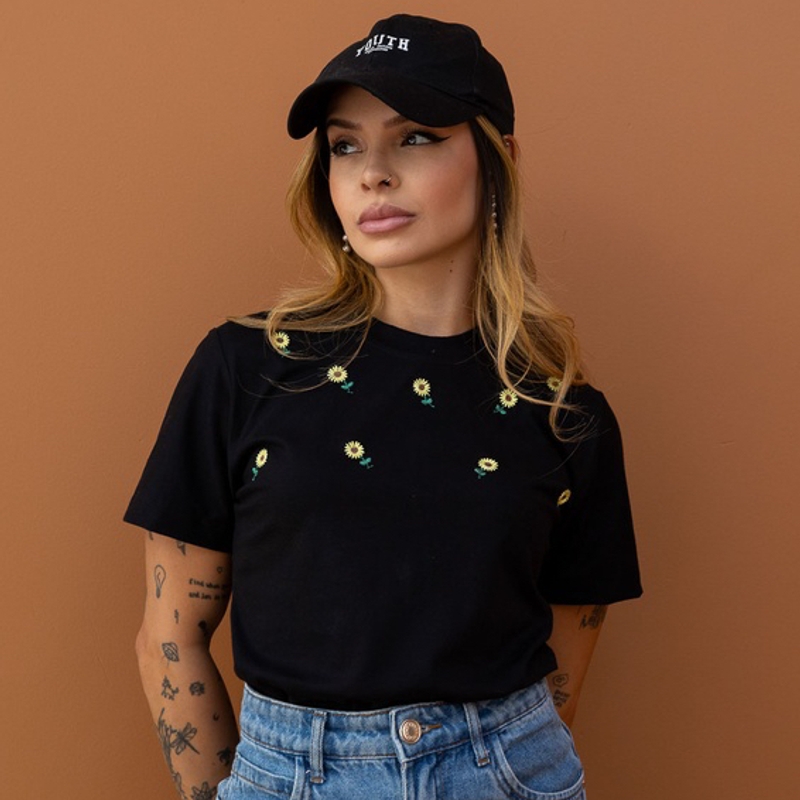 Tshirt Bordada Girassóis Preta P