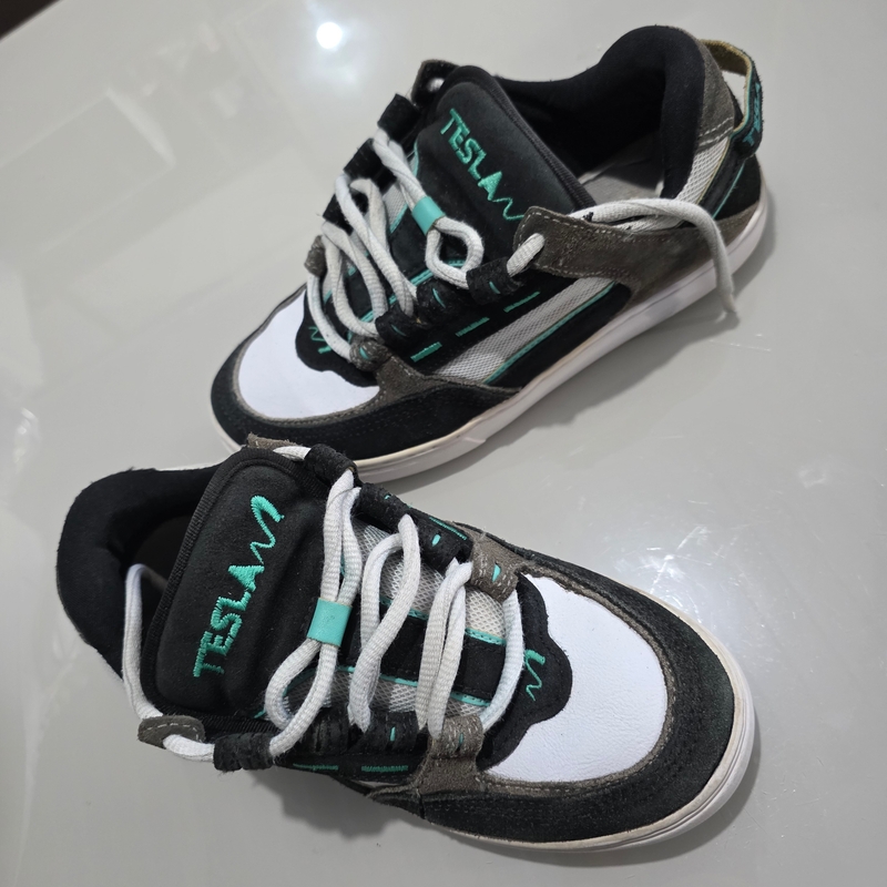 Tenis TESLA T38
