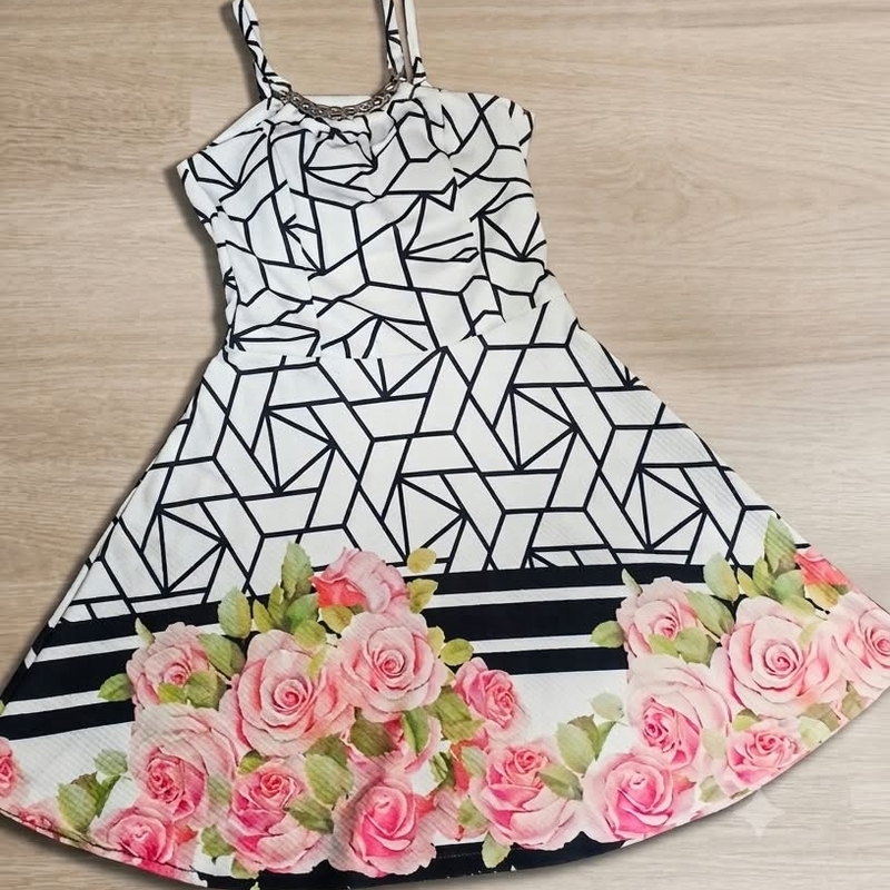 Vestido. M. Rodado. Tecido Grosso. Estica