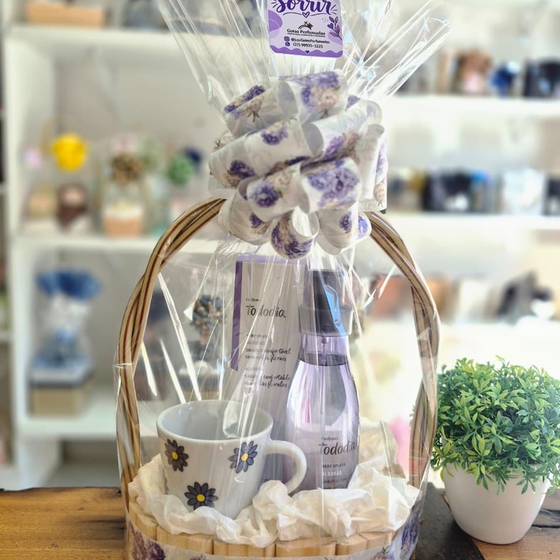 Presente Cesta Body Splash Algodão Tododia e Xícara de Flor