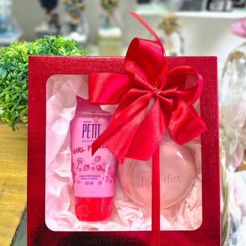 Presente Caixa Visor Petit Attitude Avon Girl Power e Sabonete Natura