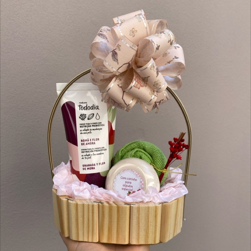 Cesta Com Hidratante 200ml, Sabonete E Toalha De Mão