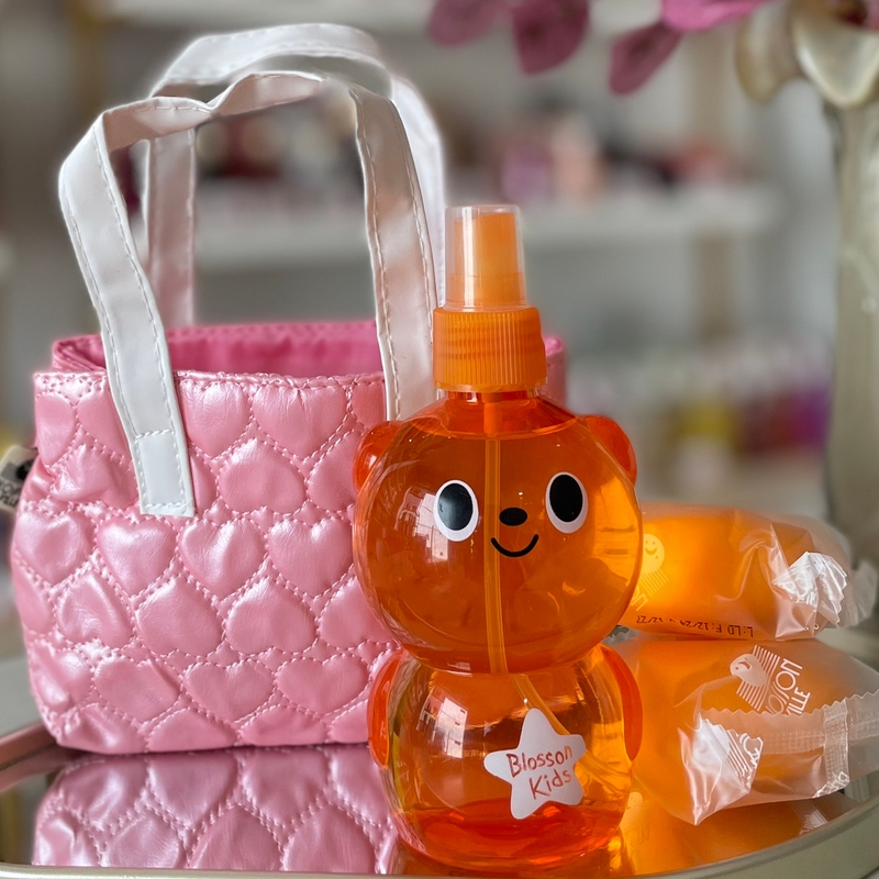 Blosson Kids: Colonia 250ml + Bolsa +2 Sab em barra