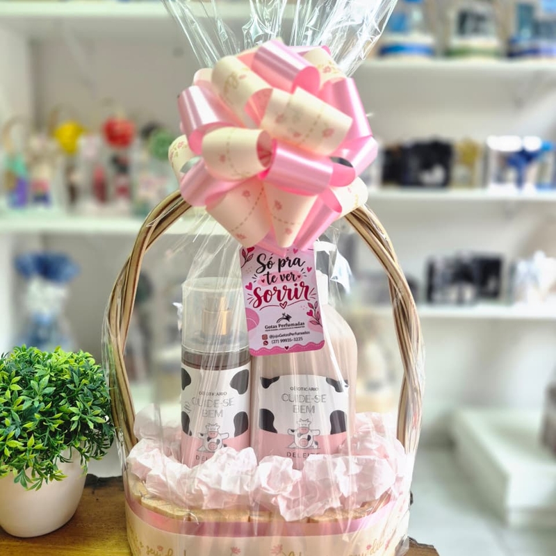Cesta Presente Deleite Cuide-se bem Body Splash e Hidratante