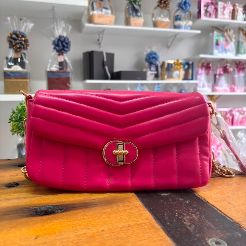 Bolsa Média Rosa com Alça em Corrente Dourada