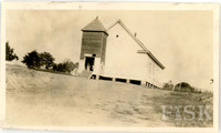 https://s3.us-east-1.amazonaws.com/rw.rosenwald-omeka-prod-stage/original/2e65a0904994c30993a93c247504eec33a228985.jpg