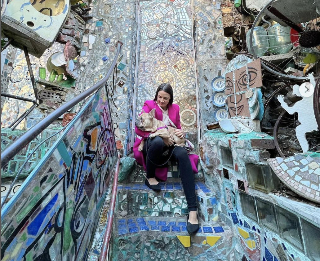 AOC in front of a mosaic with Deco