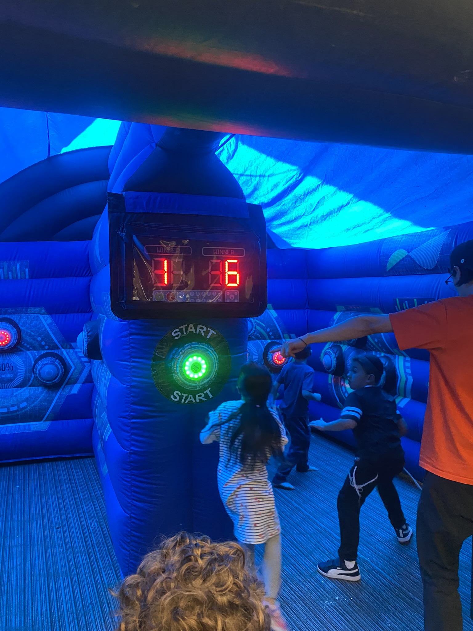 Futuristic Arena foto 4