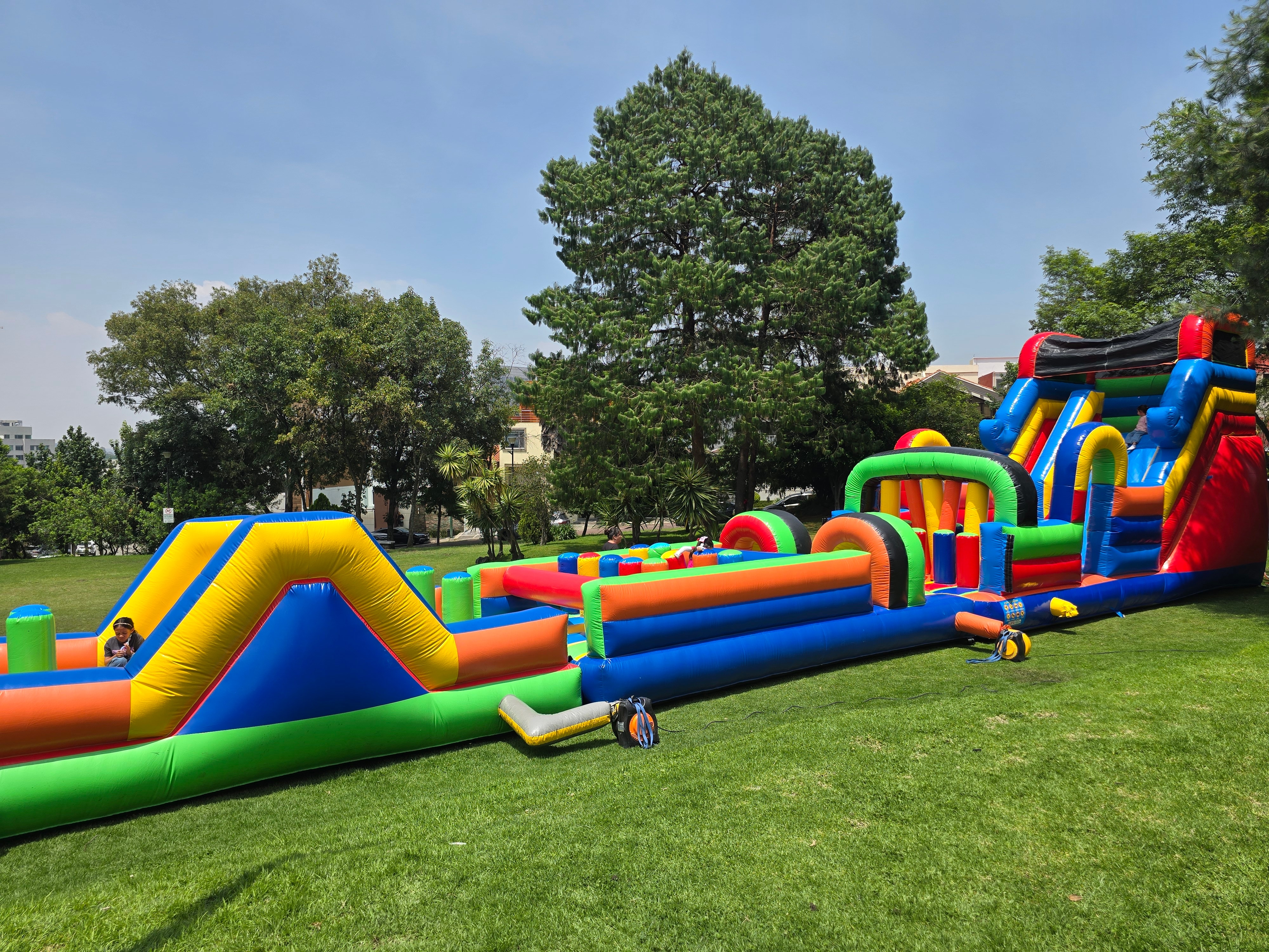 Laberinto Jumbo Con Escaladora 11m + Jumbo Slide 8m foto 9
