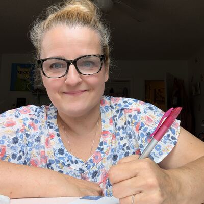 A MomsRising volunteer with handwritten postcards