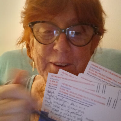 A MomsRising volunteer with handwritten postcards