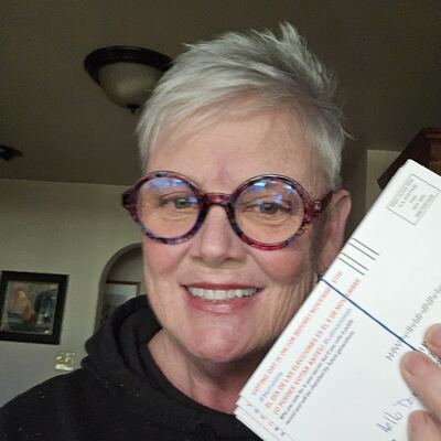 A MomsRising volunteer with handwritten postcards