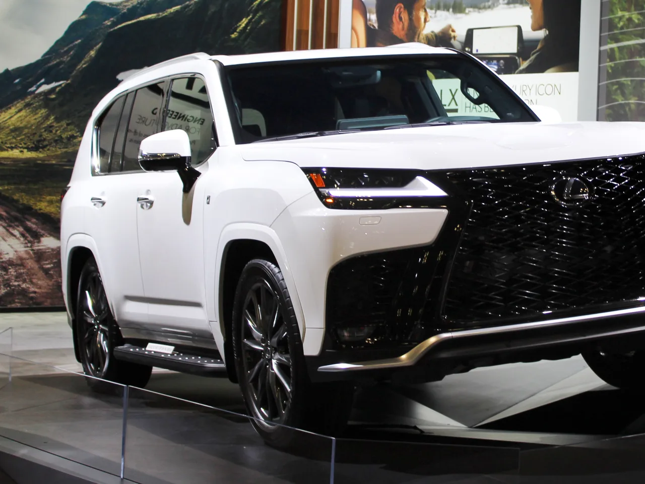 2022 Lexus LX600 Urban