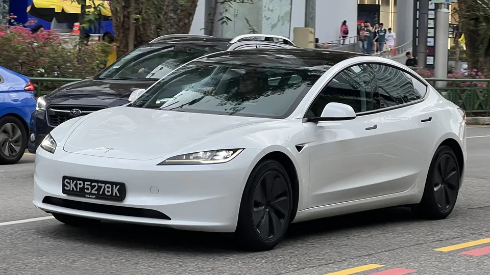 2023 Tesla Model 3 Long Range Exterior photo 2