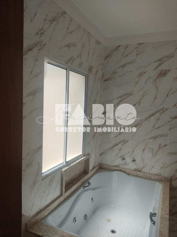 Casa de Condomínio com 3 quartos à venda, 253m² — foto 2 de 30