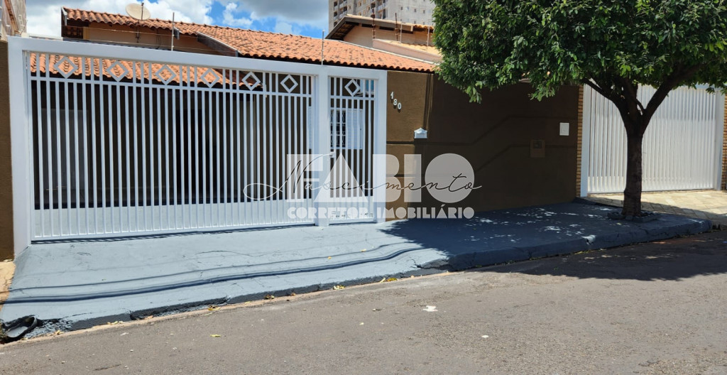 Casa com 3 quartos à venda, 165m² — foto 3 de 25