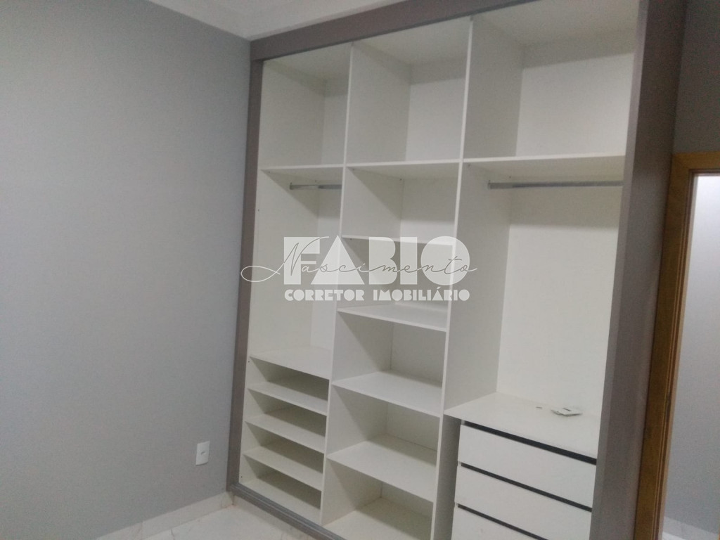 Casa de Condomínio com 3 quartos à venda, 219m² — foto 3 de 30