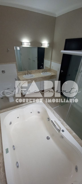 Casa de Condomínio com 3 quartos à venda, 224m² — foto 3 de 8